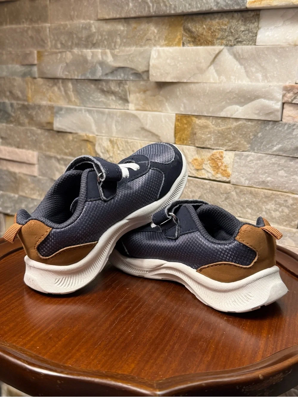 Boys Sz 10 OshKosh B'Gosh Retra Athletic Navy Blue Brown Shoe Sneaker EUC